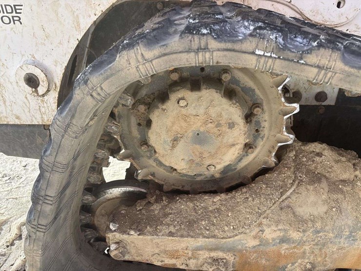 2018-bobcat-t740-image-11