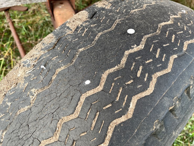 #205-•-j&m-gravity-box-on-running-gear-(boyceville,-wi)-image-13