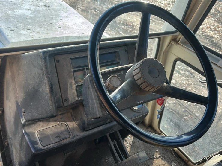 j-i-case-2590-image-33