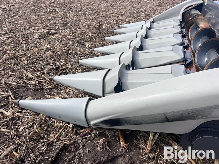 2010-gleaner-gl3000-6-6r30”-corn-head-image-11