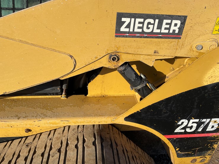 caterpillar-257b-image-21