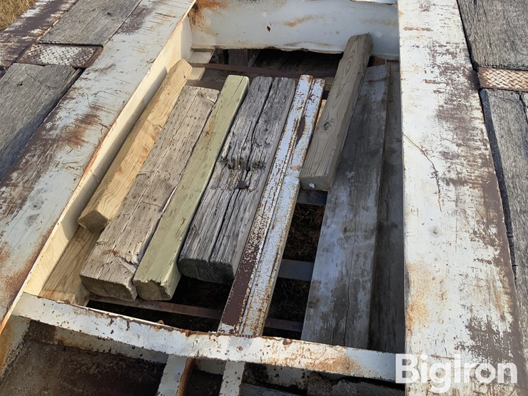 1976-holt-hlf-70-quad/a-folding-neck-trailer-image-15