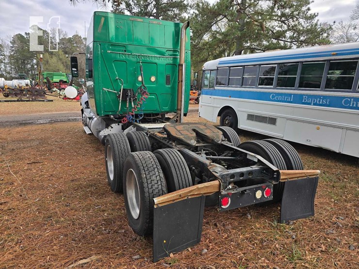 2013-international-prostar-image-2