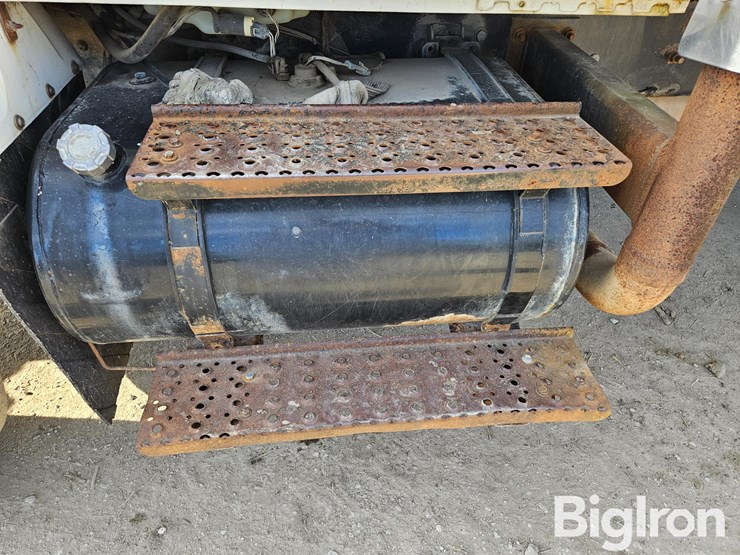 2003-international-7400-image-20