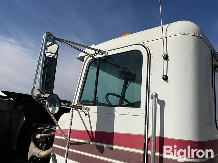 2000-freightliner-fld112-image-9