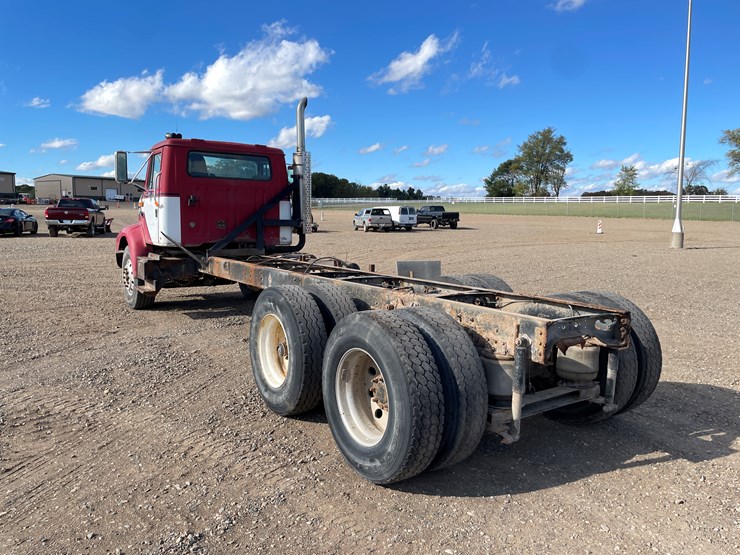 #1108-•-1996-international-cab-and-chassis-(has-mn-title)-image-3