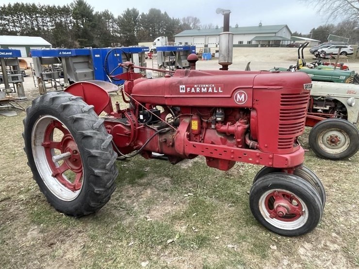 farmall-m-narrow-front-tractor-image-3
