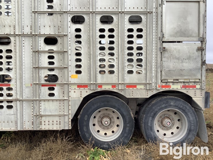 wilson-livestock-trailer-image-14