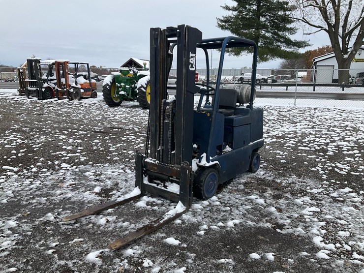 #1354-•-caterpillar-t80b-forklift-image-1