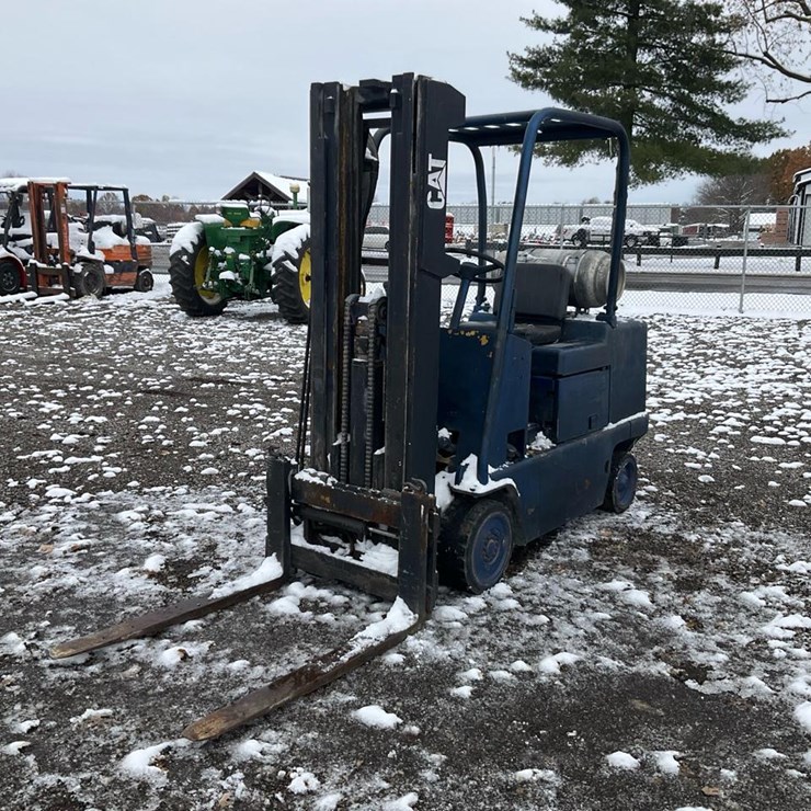 #1354 • Caterpillar T80B Forklift