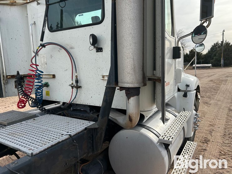 2003-international-9400-image-12