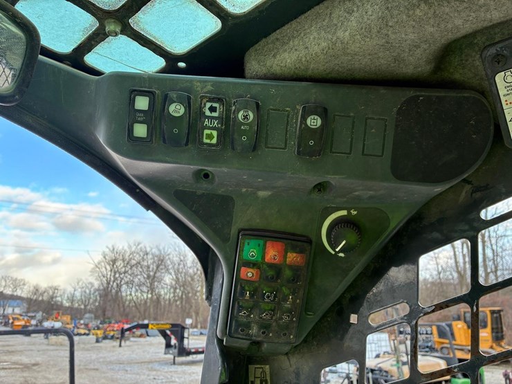 2019-deere-331g-image-21