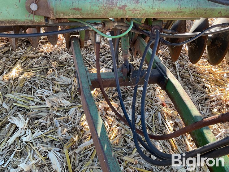 john-deere-235-image-11