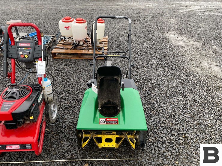 john-deere-trs-21-snow-blower-image-1