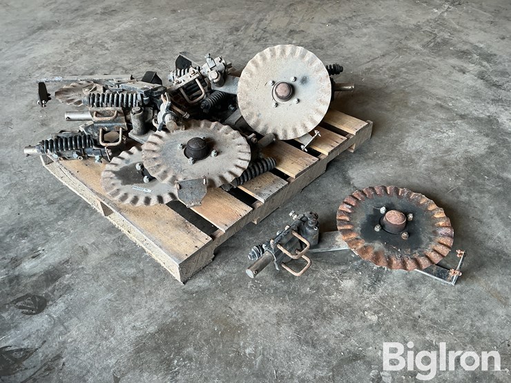 yetter-fertilizer-opening-disks-image-3