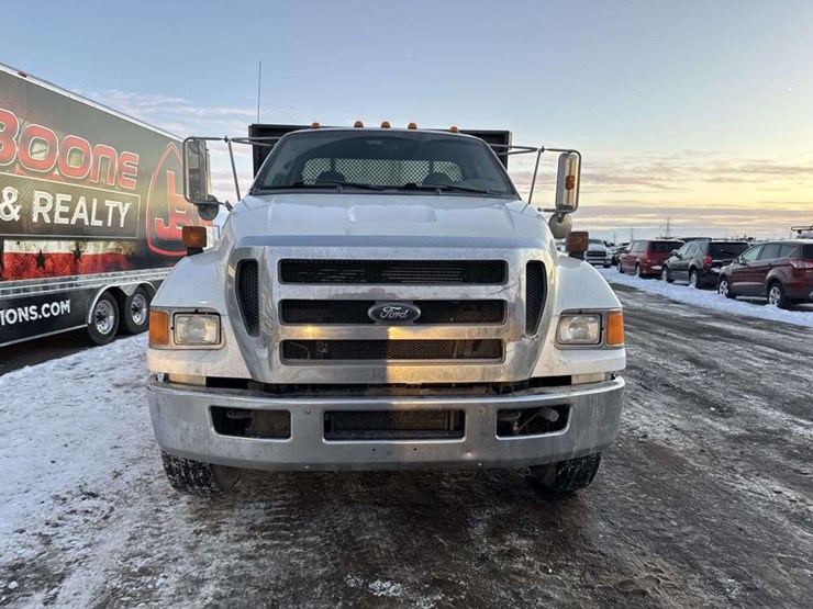 2011-ford-f650-image-7