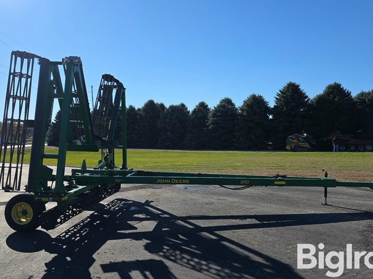 john-deere-200-image-4