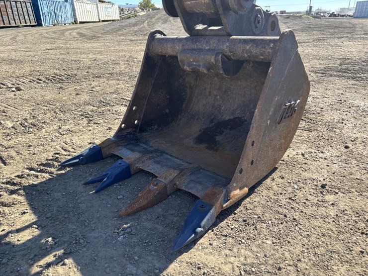 takeuchi-tb240-image-11