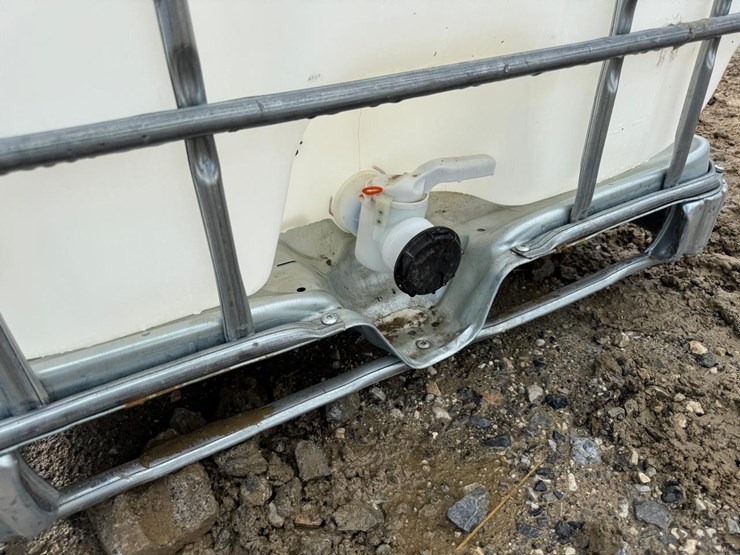 water-tank-tote-image-5