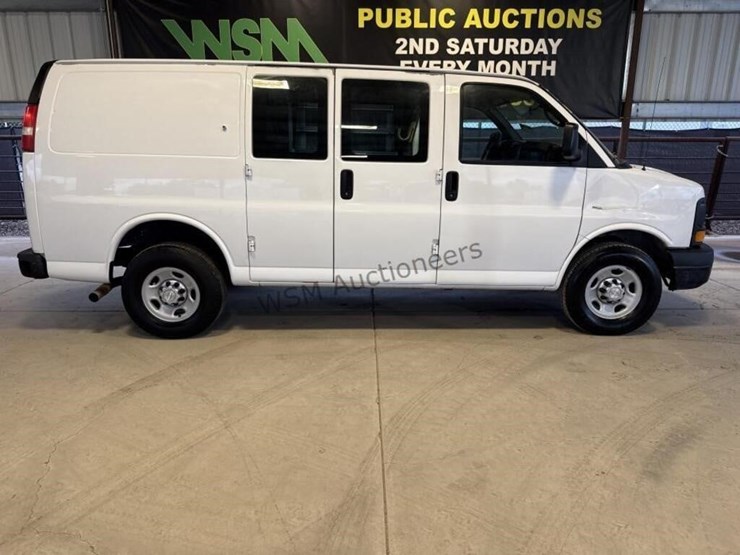 chevrolet-express-2500-image-1