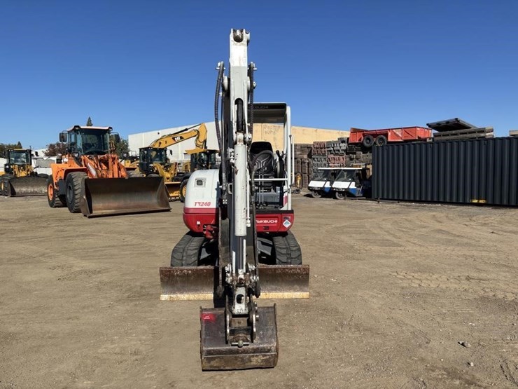 takeuchi-tb240-image-6