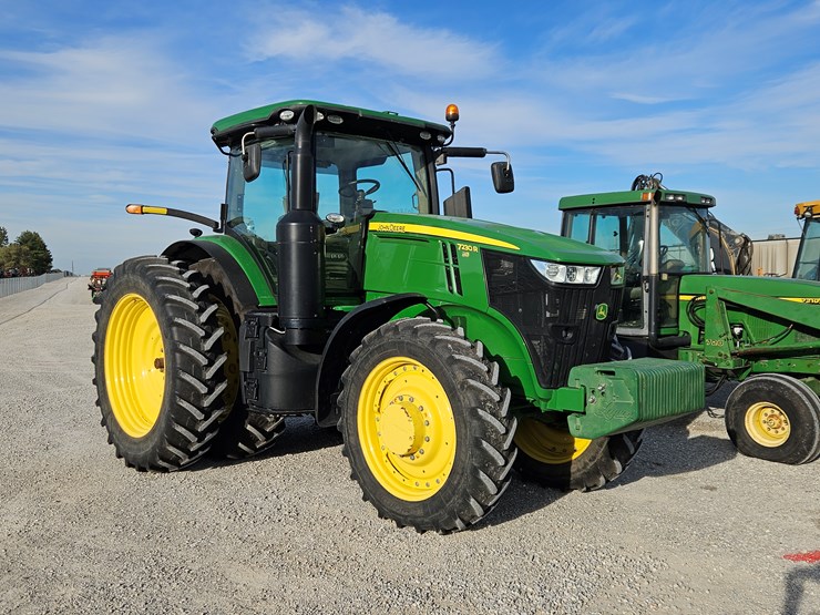 john-deere-7230r-image-1