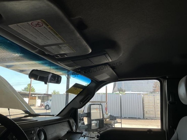 2014-ford-f550-image-23