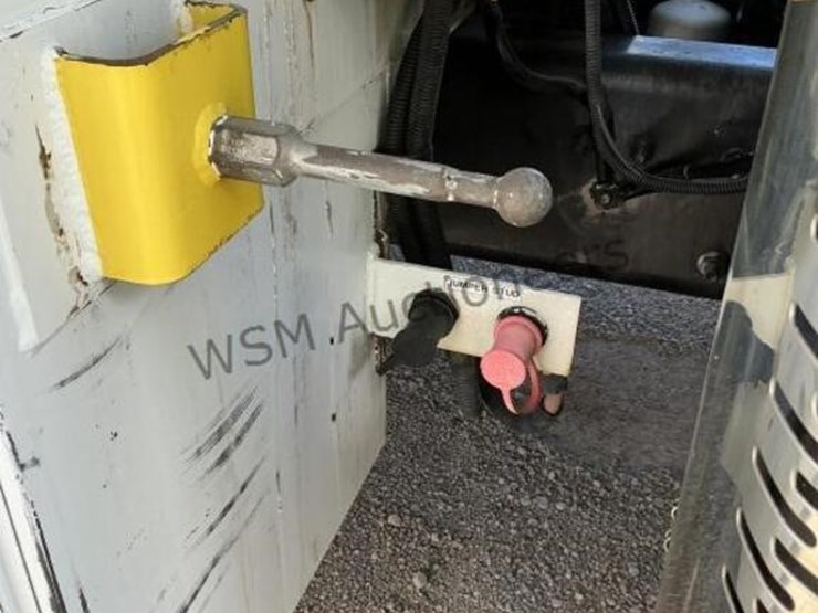 2015-international-7400-image-18