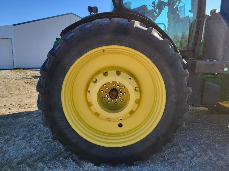 john-deere-8335r-image-40