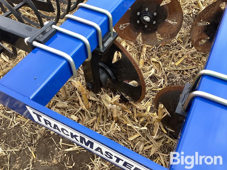 2023-unverferth-trackmaster-ii-pivot-track-closer-image-20