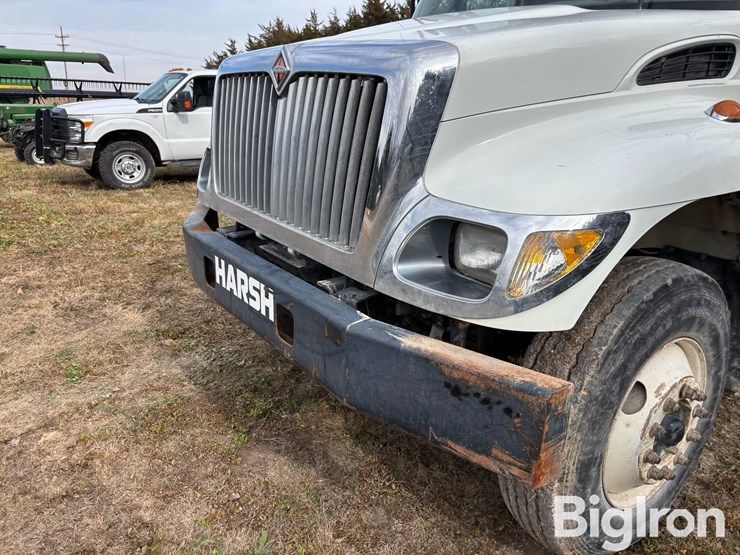 international-7400-image-9