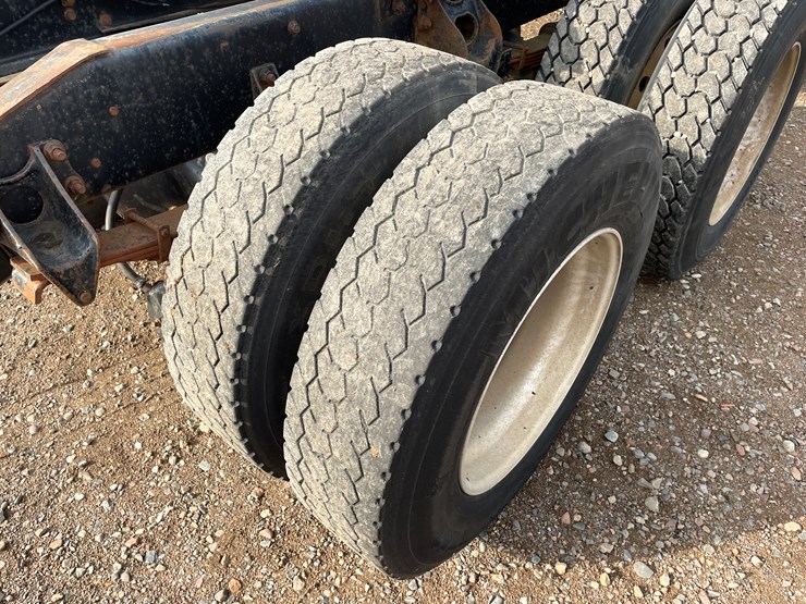 #1107-•-1994-international-truck-tractor-(has-mn-title)-image-12