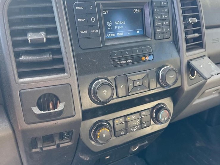 ford-f350-xl-image-30