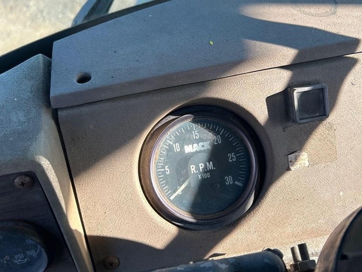 1981-caterpillar-3208-image-64