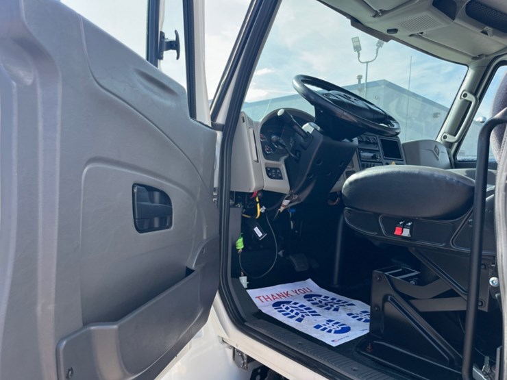 2019-international-durastar-4300-image-17