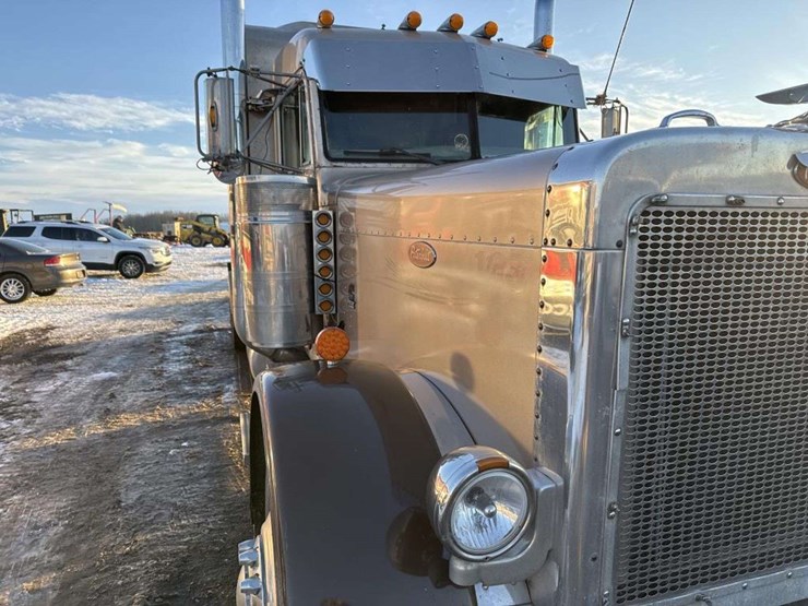 2001-peterbilt-379-image-26