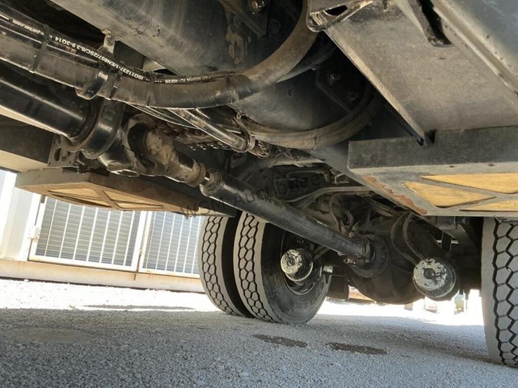 2013-international-7400-image-33