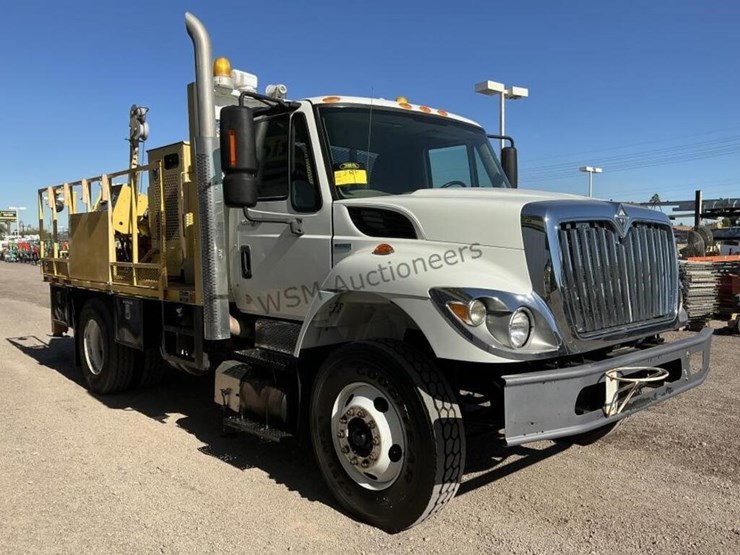 2009-international-7400-image-4