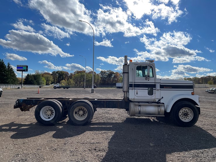 #1104-•-1989-international-truck-tractor-**should-be-trailered**-(has-mn-title)-image-6