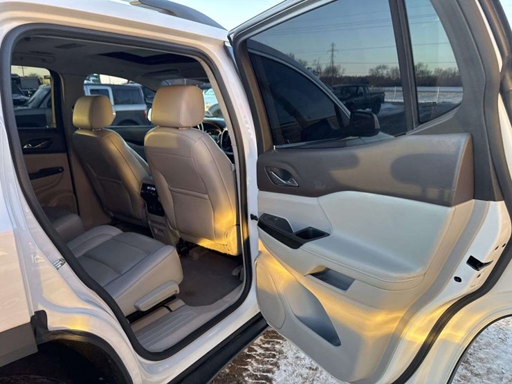 2017-gmc-acadia-slt-image-17