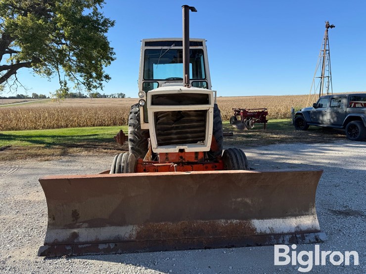 case-1370-2wd-tractor-image-2