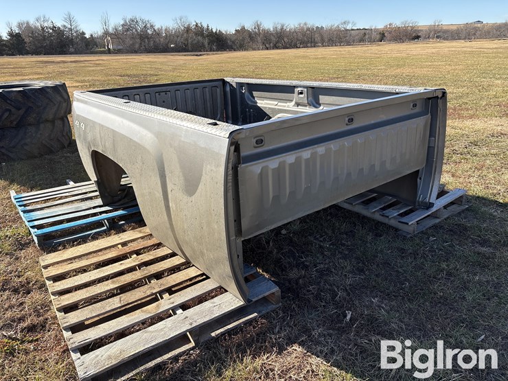 chevrolet-8'-pickup-box-image-3