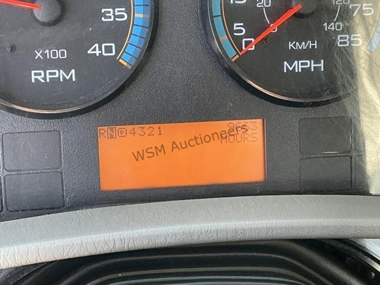 2013-international-7400-image-24