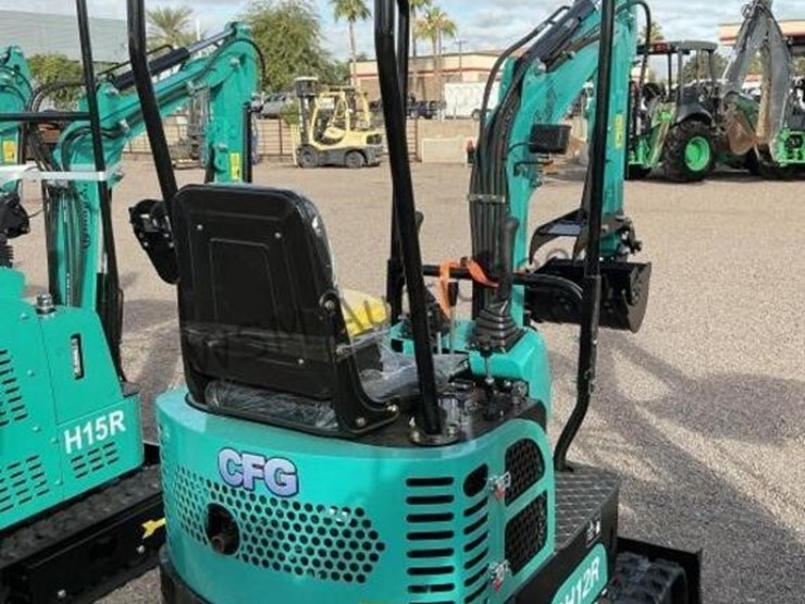 2025-cfg-qh12r-mini-excavator-image-4