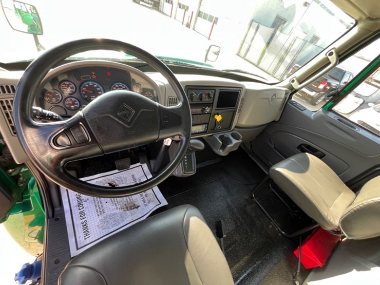 2019-international-durastar-4300-image-19