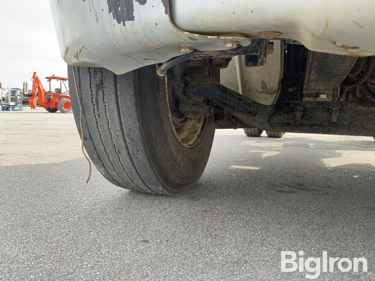 freightliner-m2-106-image-10