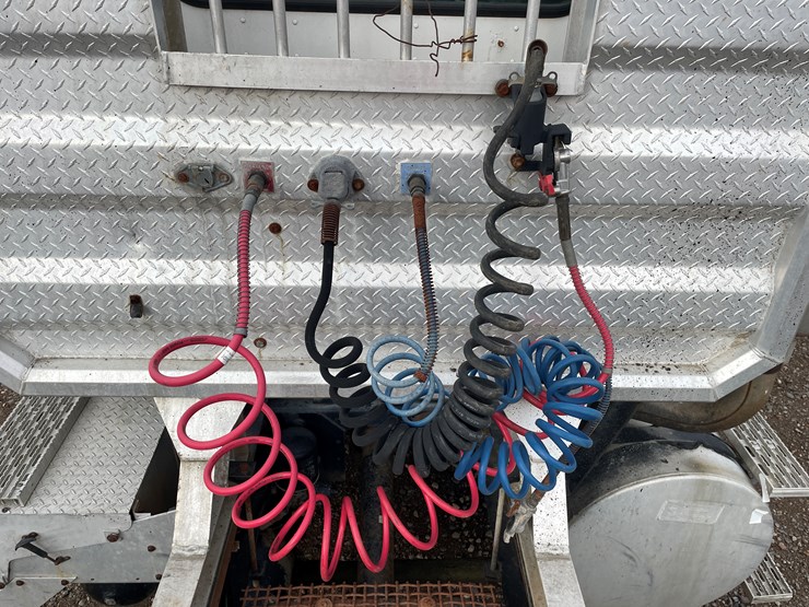 #1107-•-1994-international-truck-tractor-(has-mn-title)-image-33