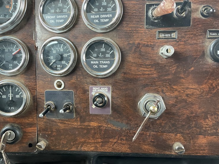 peterbilt-357-image-71