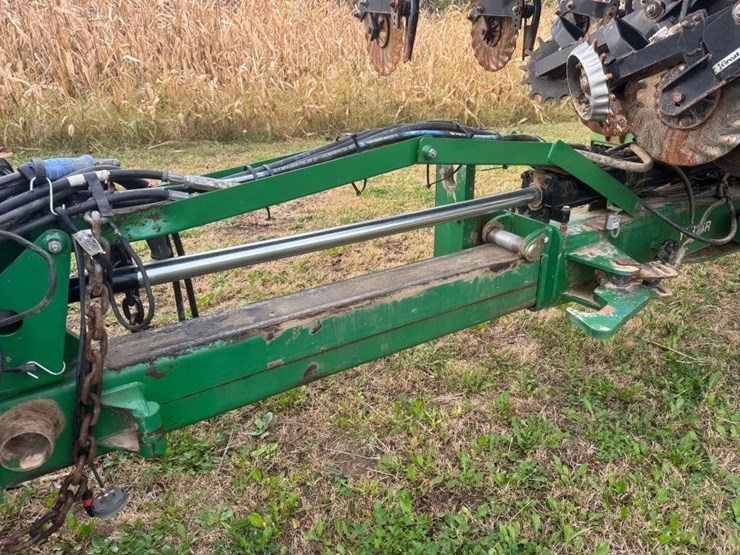 great-plains-yp825r-twin-row-planter-image-9