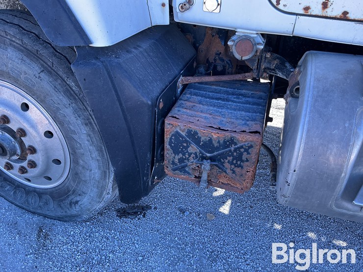 2000-mack-rd688s-image-18